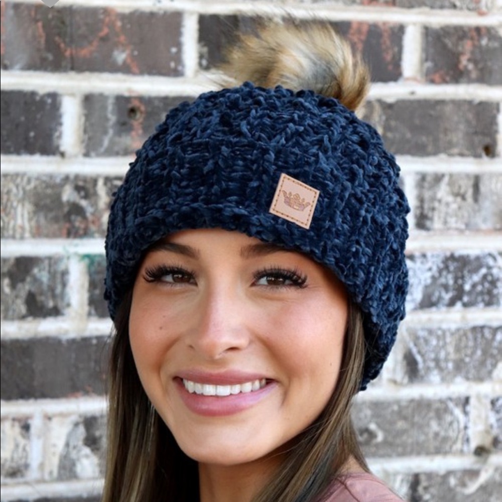 Fleece lined knit hat with Pom accent